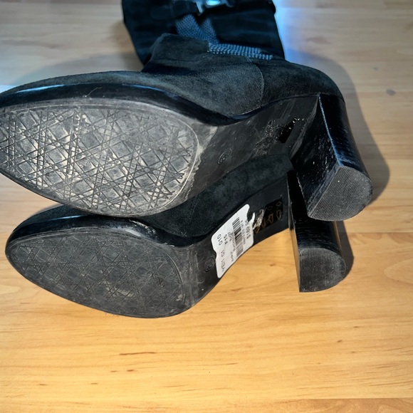 Le Château High Heel Suede Boots - Picture 6 of 7